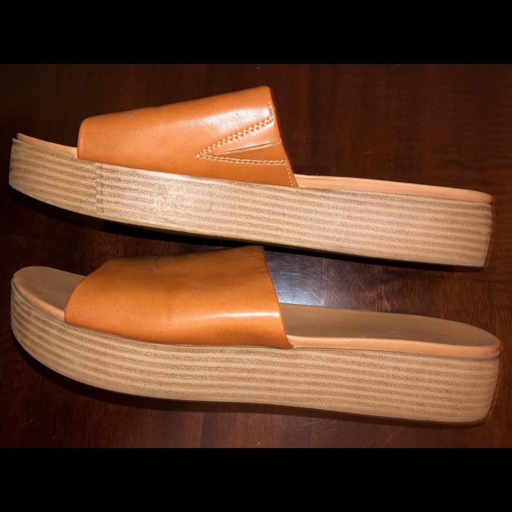 Universal Thread Leather Platform Sandals
